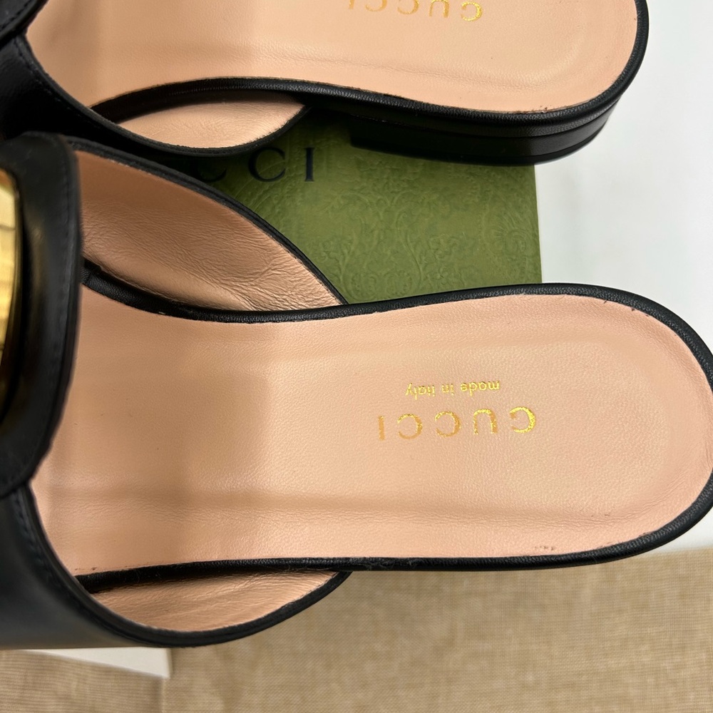 Women's Gucci, blonde  GG Leather thong sandals size 37.5 made in Italy - Picture 8 of 11